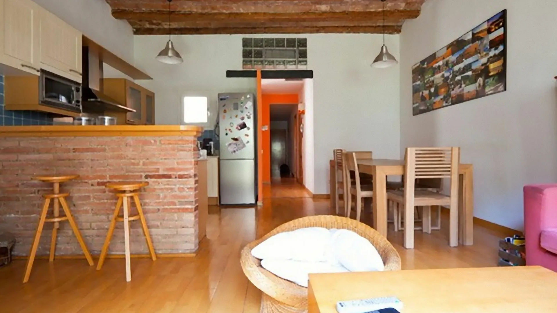 La Casa De Laura Nisia B&B Barcelona 3*,