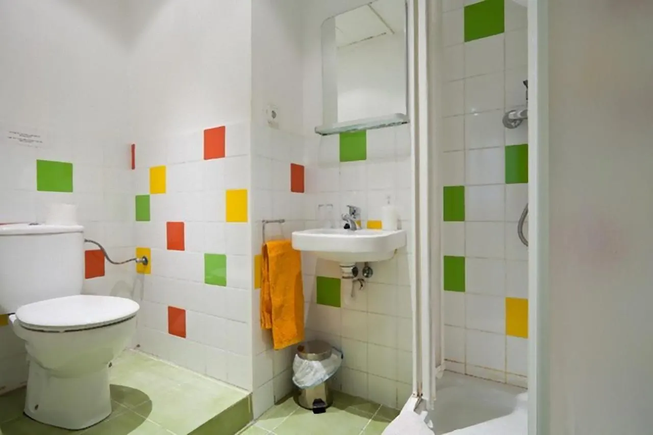*** Bed & Breakfast La Casa De Laura Nisia B&B Barcelona Spain